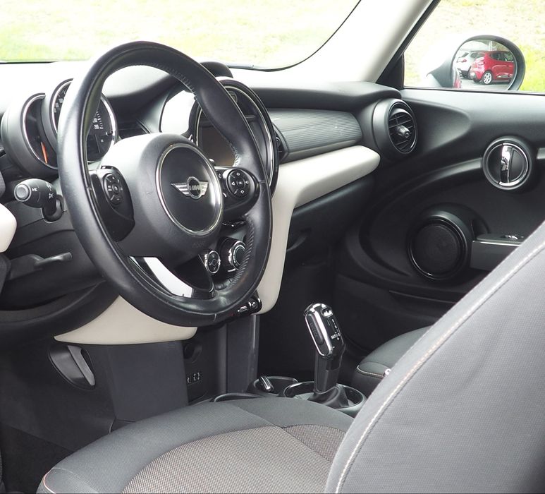 Mini Cooper D 1.5 automático (modelo 2018), gasóleo, GPS, JCW jantes
