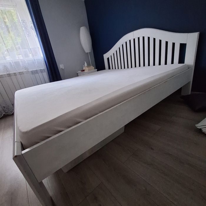 Łóżko drewniane 180x200 z materacem