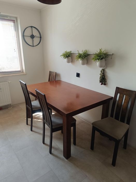 Stół drewniany z 4 krzesłami