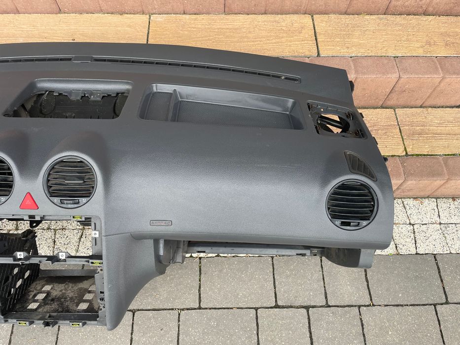 Deska rozdzielcza konsola Pasy VW Caddy III 04-2015