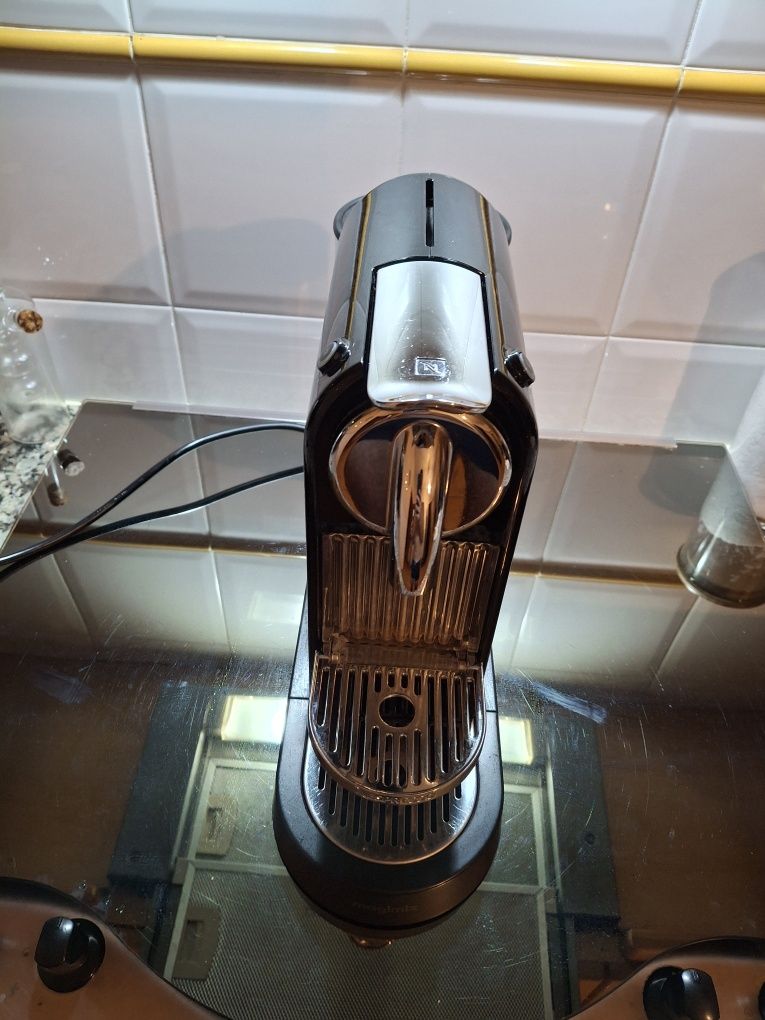 Maquina de café nespresso magimix