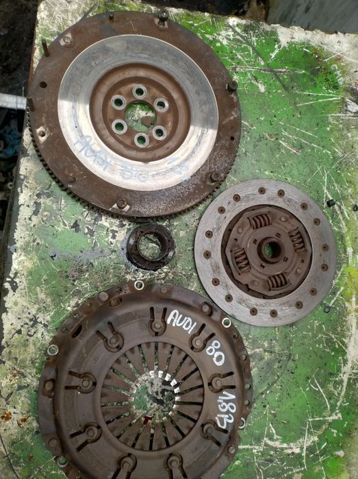 AUDI 80 1,8 sprzegło koło zamachowe