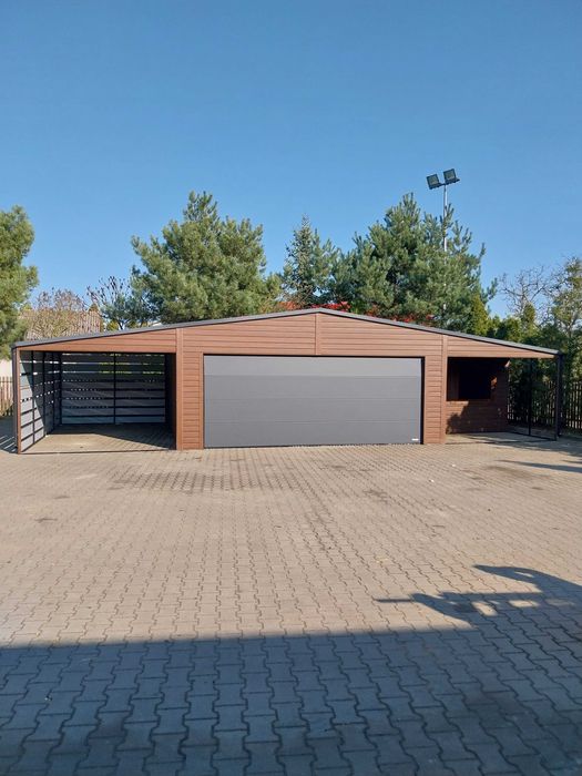Nowoczesny garaż blaszany 12x6m z bramą segmentową wnęką oraz wiatą