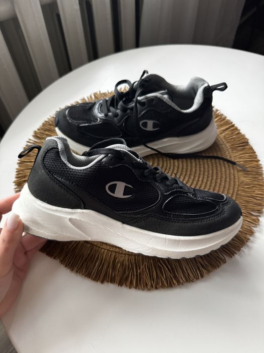 Легенькі та зручні кросівки champion 23 см