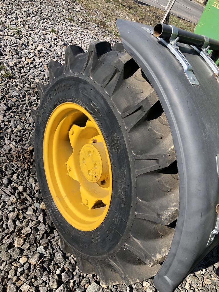 Трактор John Deere 3640
