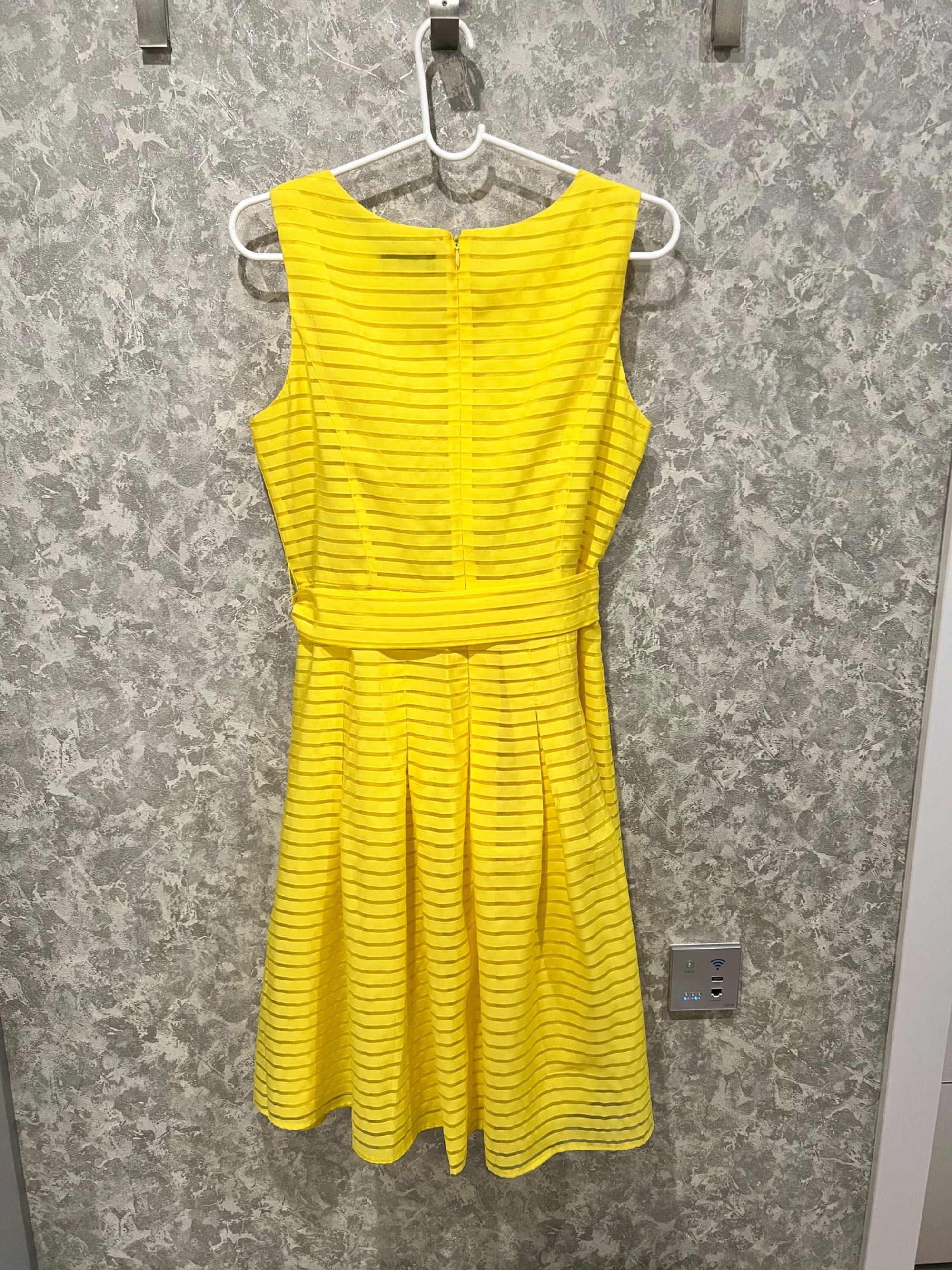 Женское новое платье Liz Claiborne жёлтое размер S