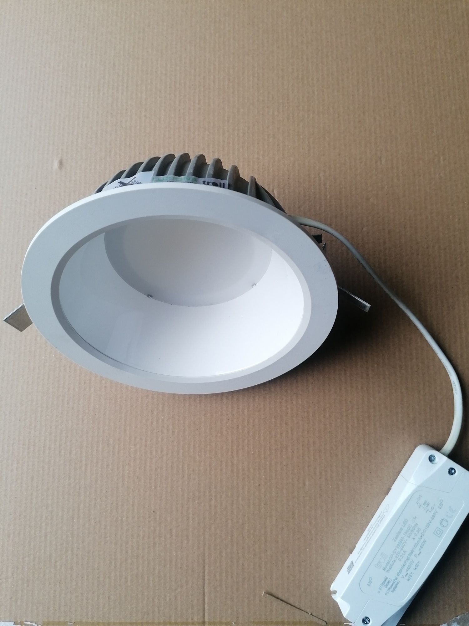 Lampy led sufitowe wpuszczane i ewakuacyjne