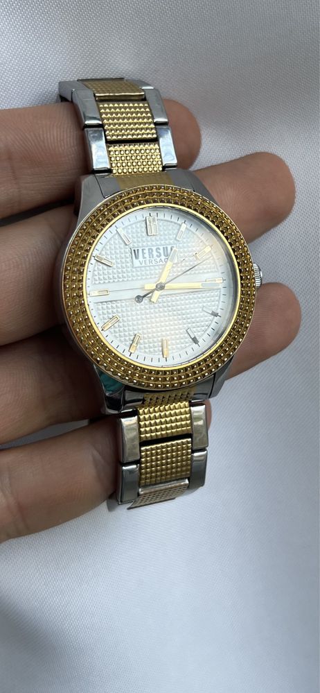Часы женские среднего размера Versace оригинал позолоченные