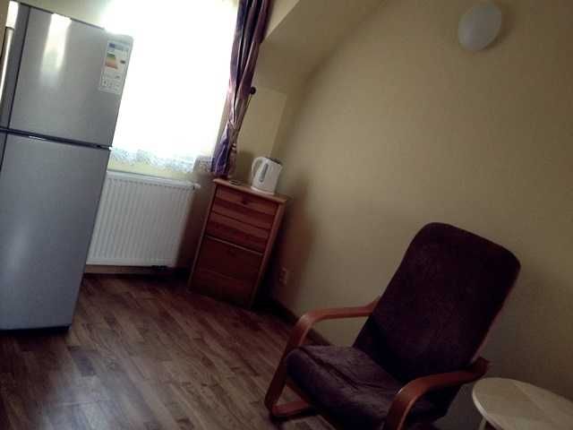 Pokój z własną łazienką, aneks kuchenny.