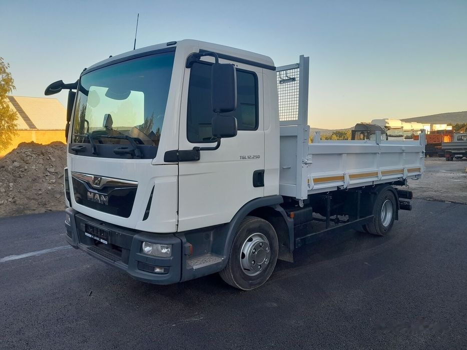 Usługi mini koparka oraz samochodem ciężarowym