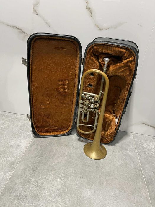 Stara trąbka z futerałem/Komis Krzysiek