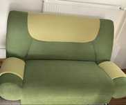 piekna zielona sofa