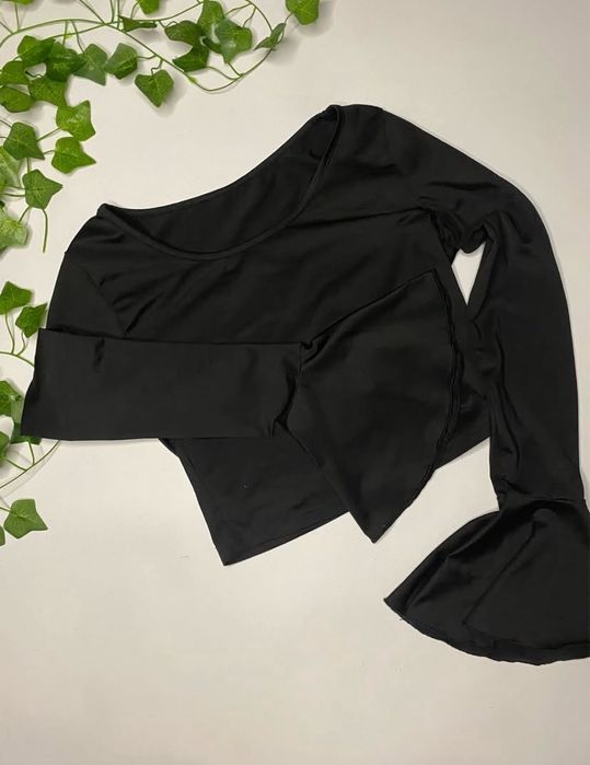 Кропнутий топ з кльош рукавами y2k