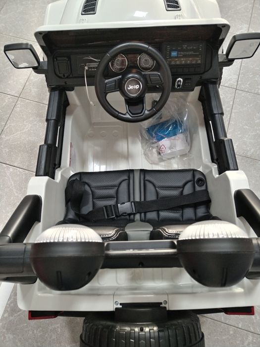 Jipe carro eléctrico criança 4 motores