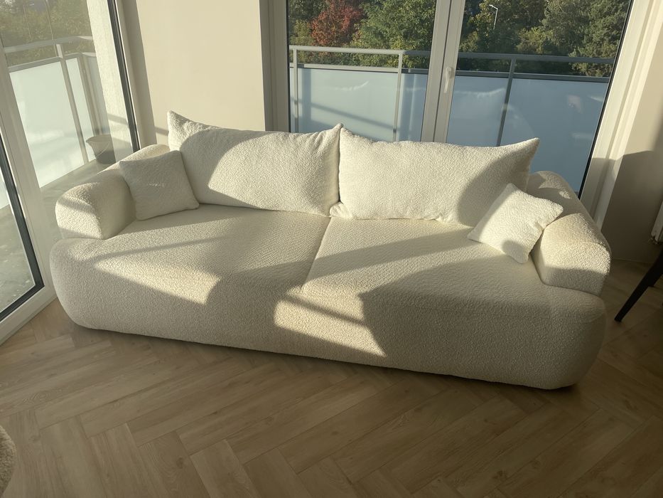 Kanapa rozkładana trzyosobowa Ovo z pojemnikiem kremowa boucle