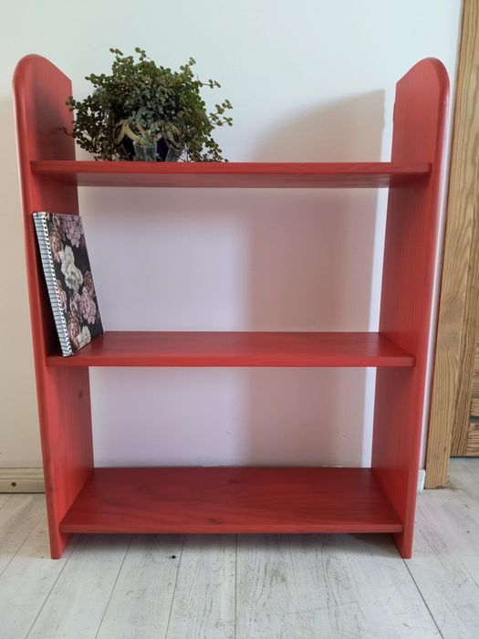 Półka regał vintage sosna Memphis boho retro stylowa aranżacja wnętrz