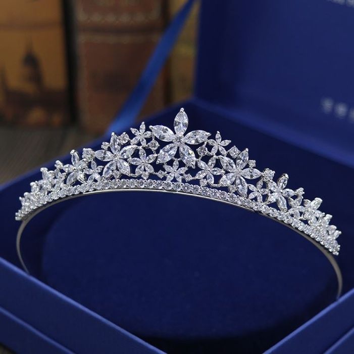 Tiaras Coroas travesas para Noivas Rossy Noivas. *Santarém*