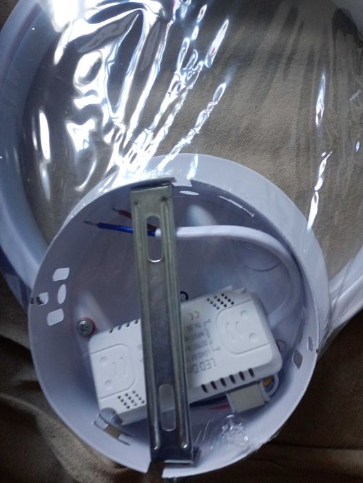 Лед люстра нова в наявності