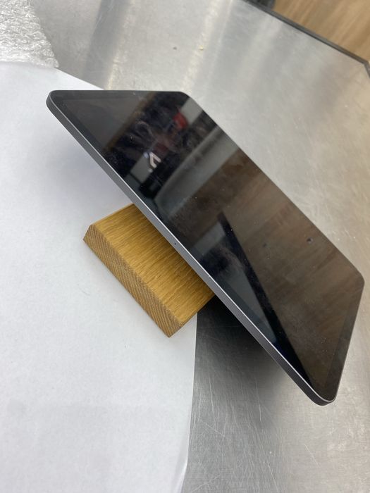 Продам iPad  pro 11 64 gb все оригінал !