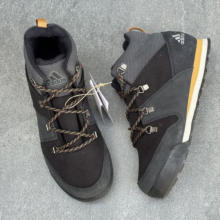 32 та 37р.ОРИГІНАЛ 100% Черевики адідас Adidas Snowpitch FZ2602