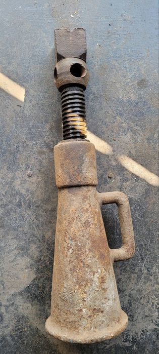 Домкрат тракторний