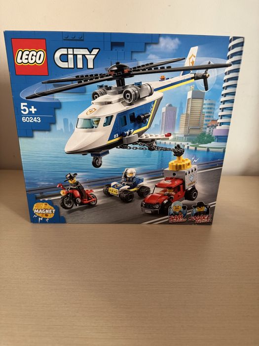 Lego City Гонитва на поліцейському гелікоптері 60243