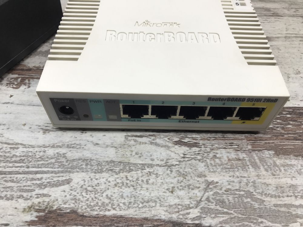 Роутер Mikrotik RB951Ui-2HnD