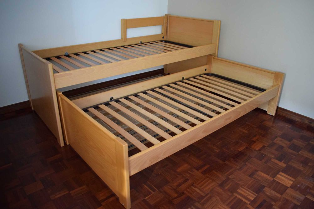 Camas individuais em gaveta