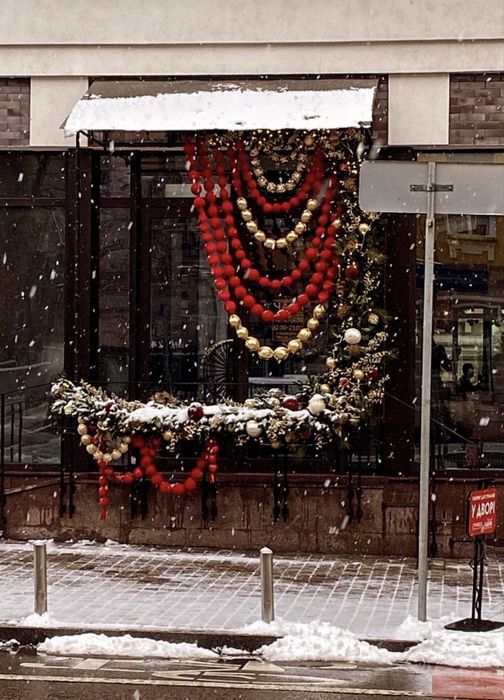 Новорічне оформлення вітрин під ключ