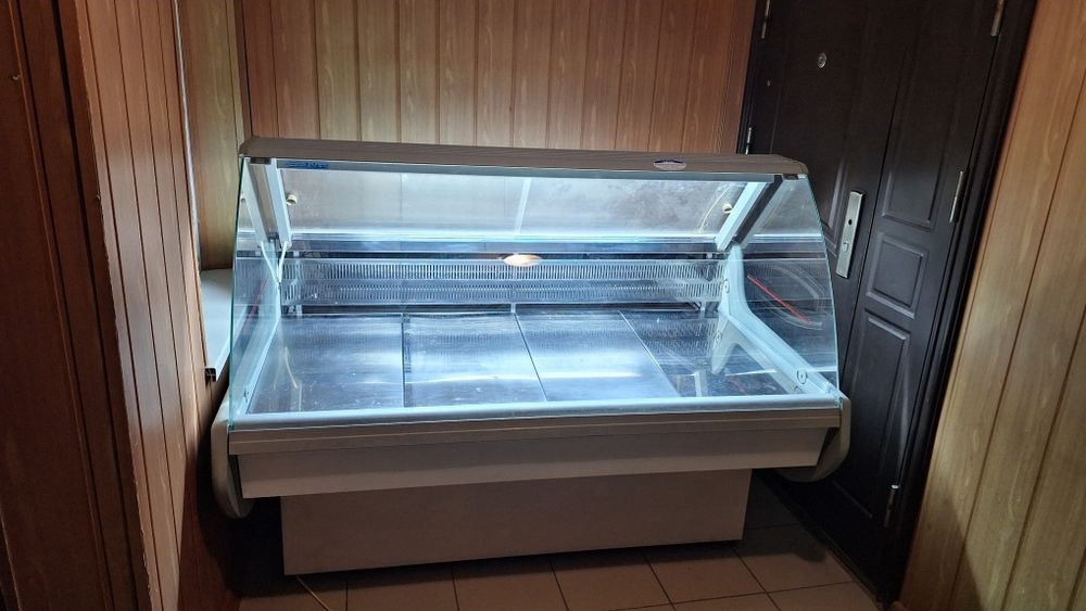 Холодильна Вітрина ROSS