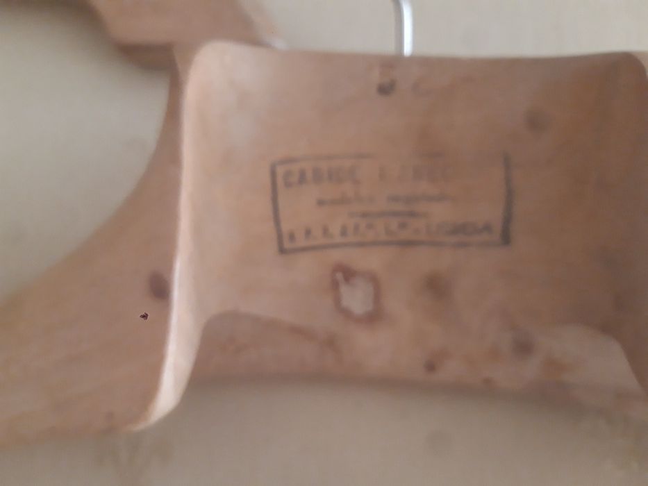 Cabides em.madeira vintage