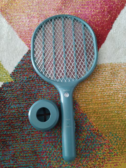 Raquete eléctrica mosquiteiro