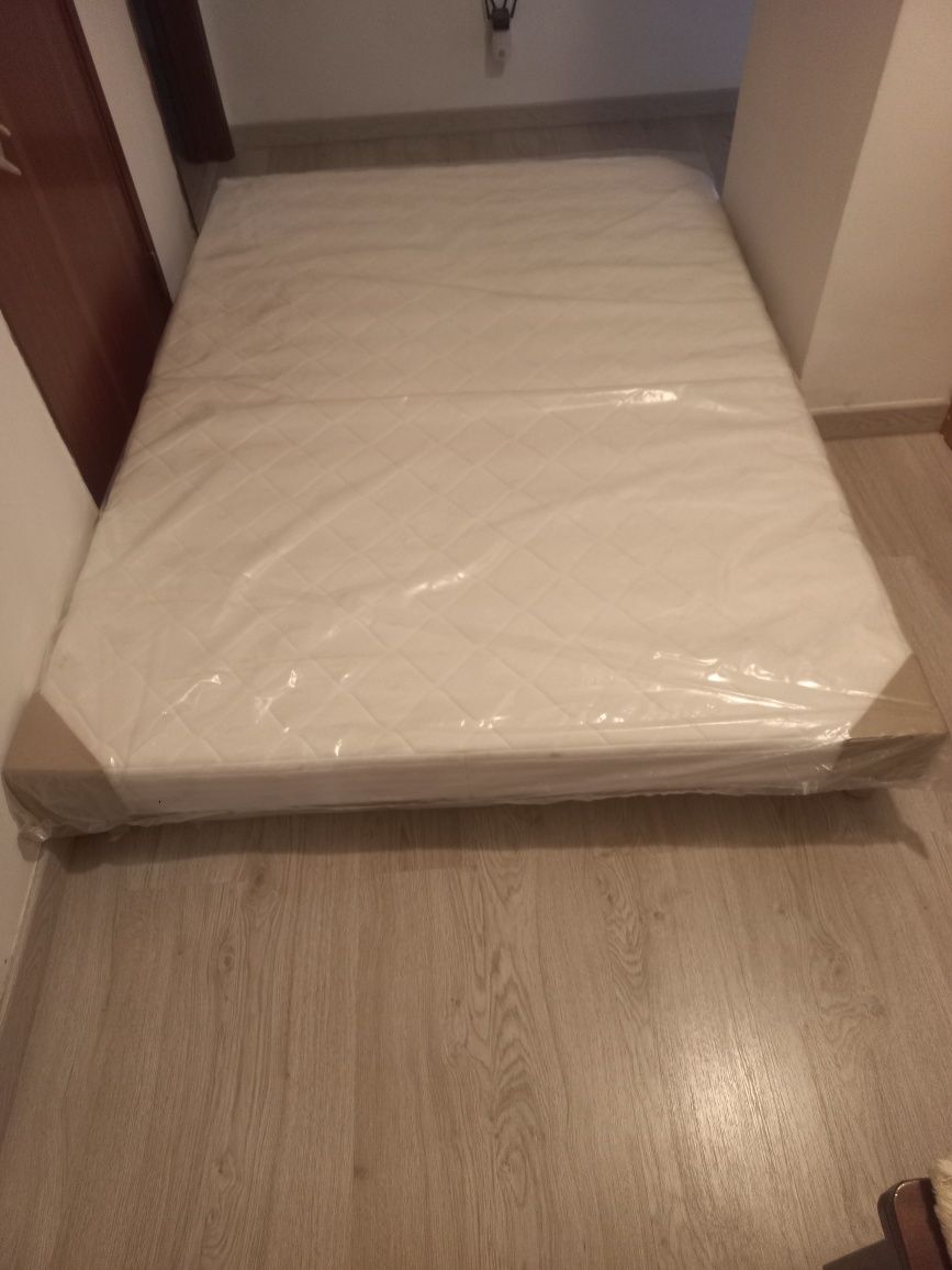 Cama casal    ..sem colchão