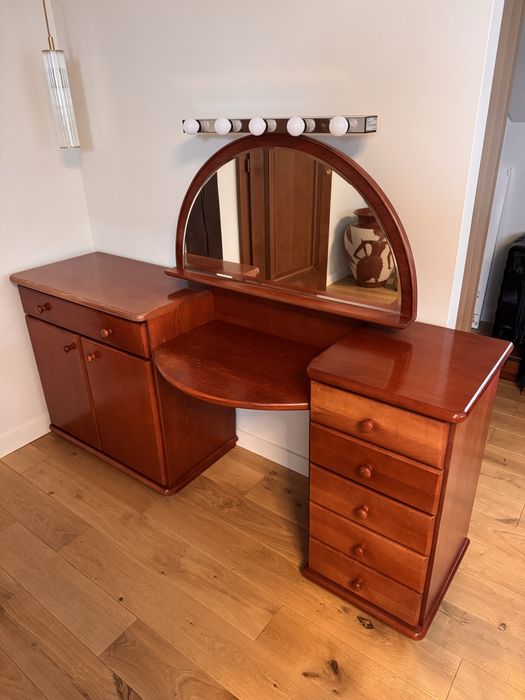 Toaletka drewniana z lustrem swarzedz komoda brazowa