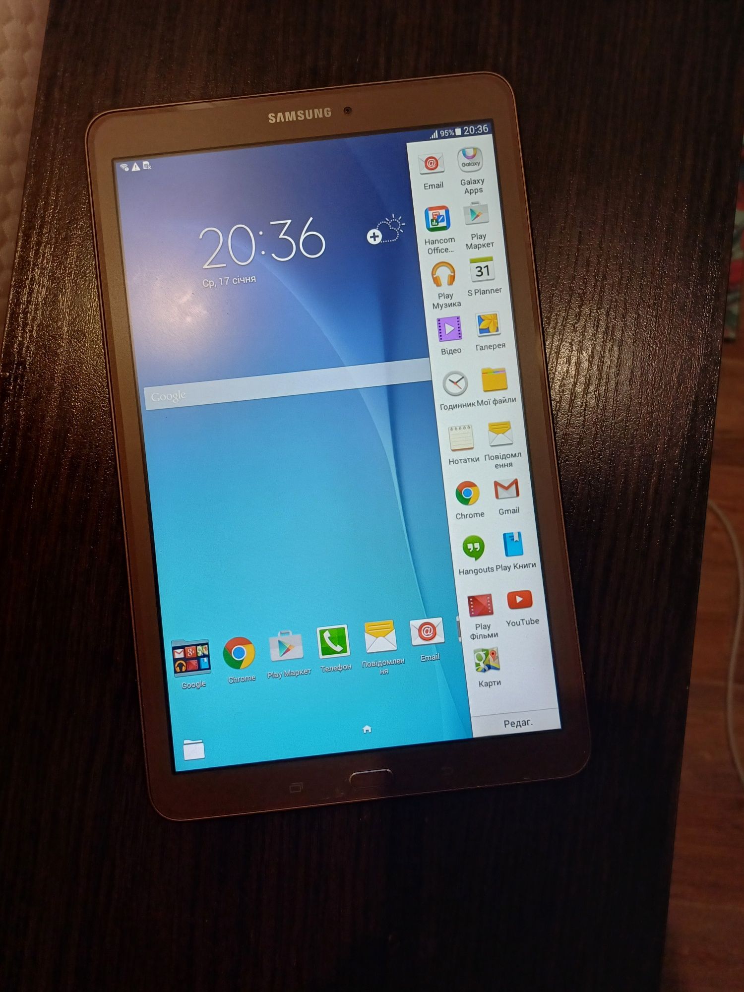 Планшет Samsung Galaxy Tab E SM-T561