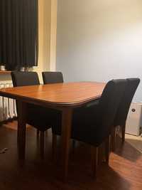Duży stół, bez krzeseł
