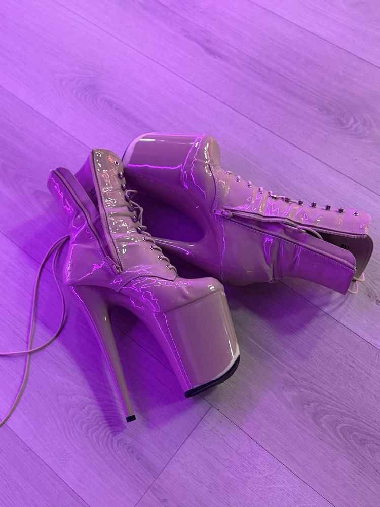 Продам стріпи pleaser трійки