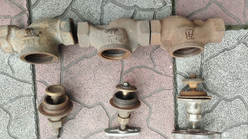 Краны водопроводные 40,32 и др.