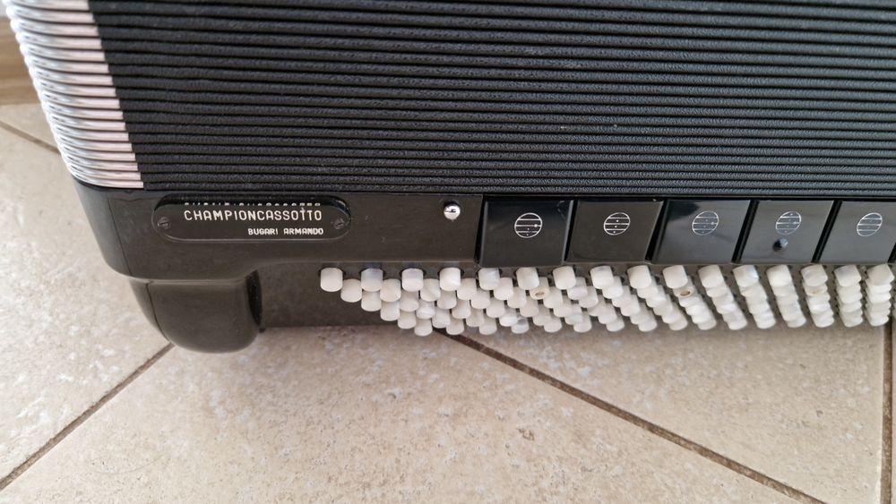 Akordeon Bugari Armando Kanałowy