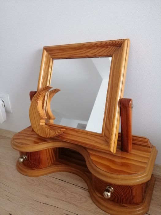 Lustro z szufladkami