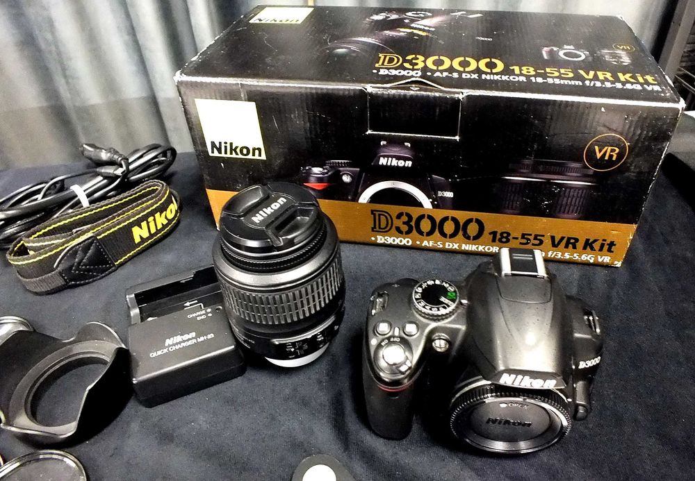 NIKON D3000 / Nikkor 18-55mm KIT fabryczny + dodatki STAN IGŁA