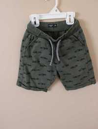 Spodnie spodenki szorty krótkie chłopięce khaki Carry r. 122