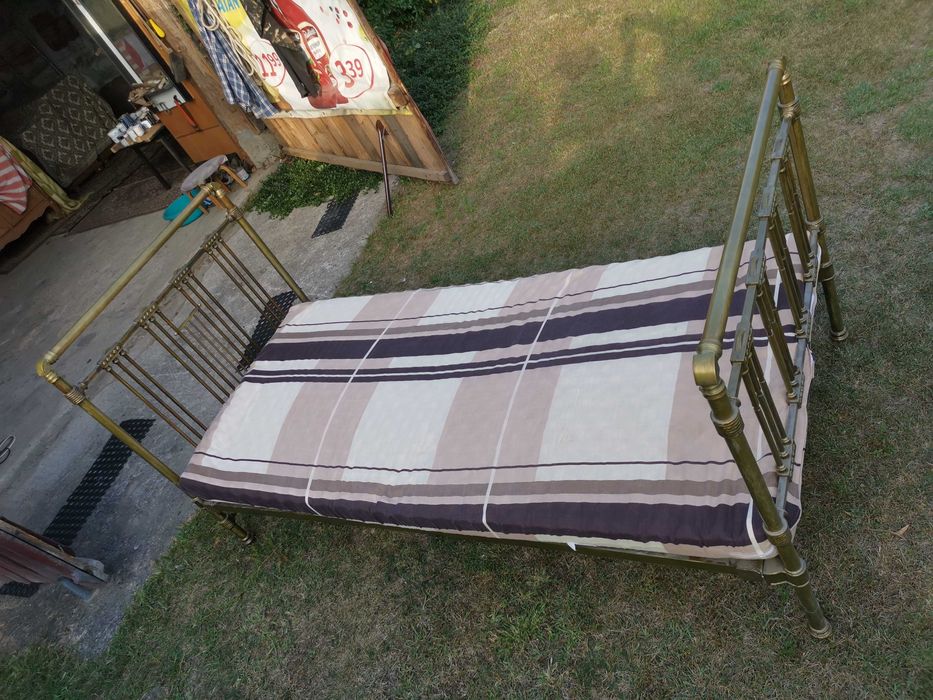 Łóżko stalowo-mosiężne retro bardzo solidne z materacem