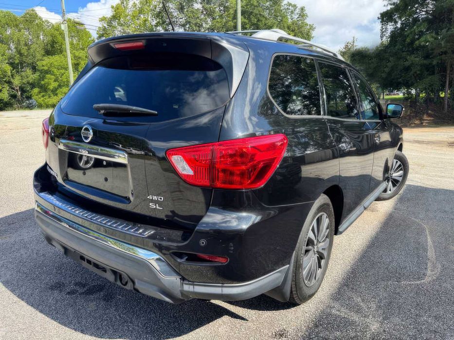 Nissan Pathfinder SL      2017