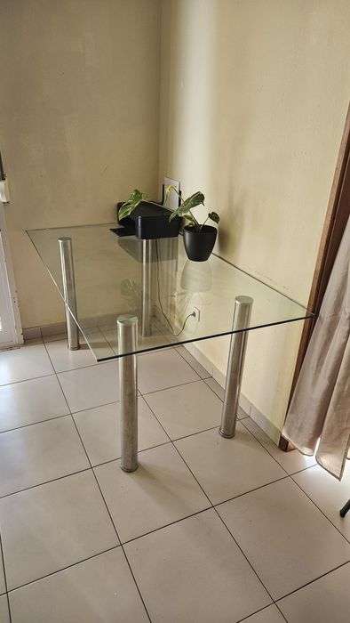 Mesa de vidro escritório ou jantar
