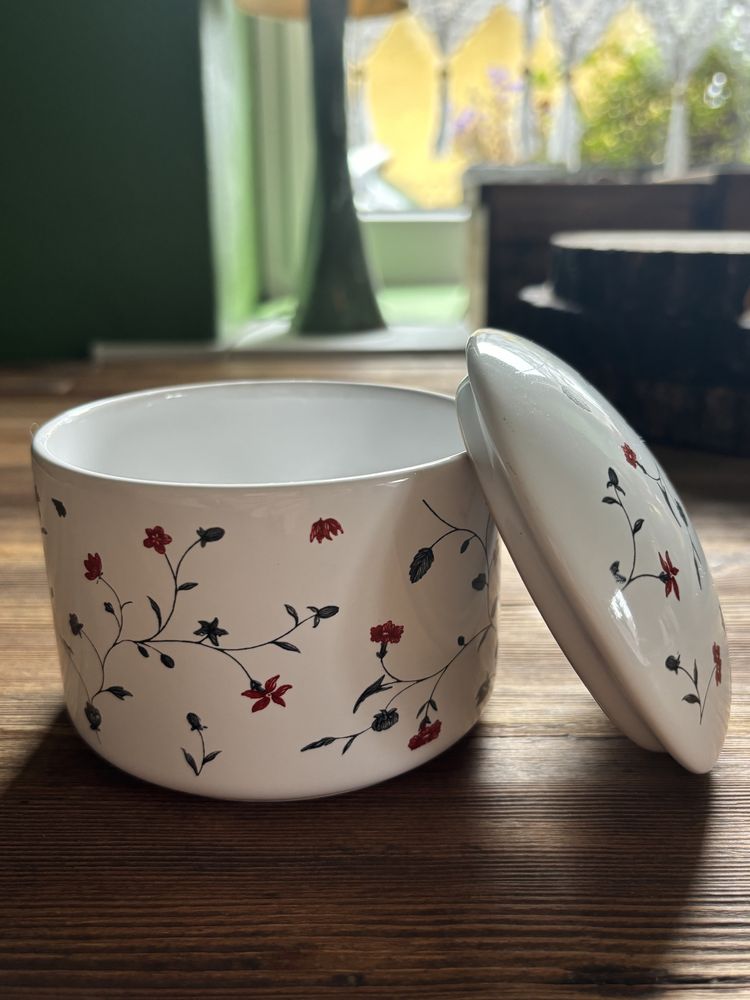Pojemnik ceramiczny z pokrywką Ikea Boasjö