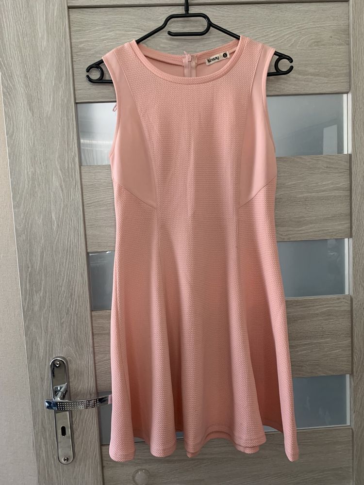 Różowa sukienka na szeroki u ramiączkach Sinsay rozmiar S