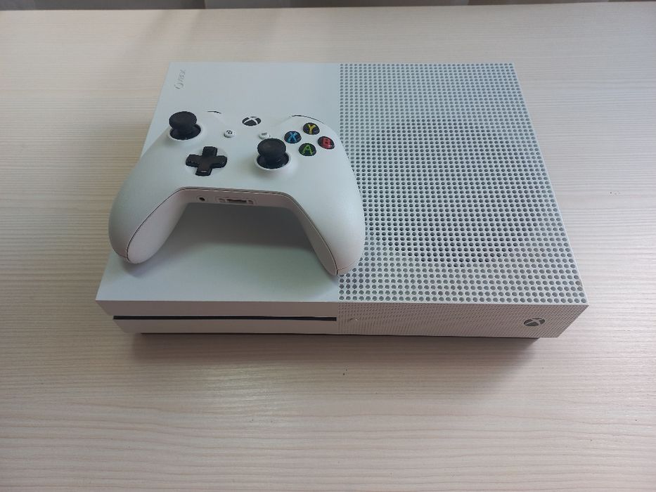 Xbox one S 1tb, 1 геймпад +гра в подарунок