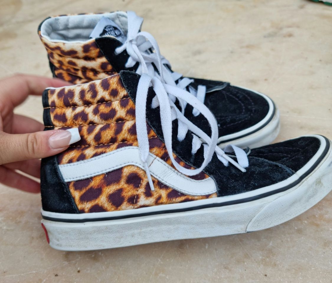 Sapatilhas Vans SK8-HI Leopard

Tamanho 36.5

Em ótimo estado, como no