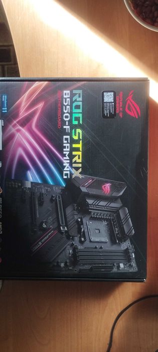 Материнська плата Asus ROG STRIX B550-F Gaming
